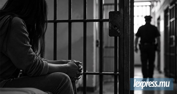 Six mois en cellule, un policier cité pour des relations sexuelles