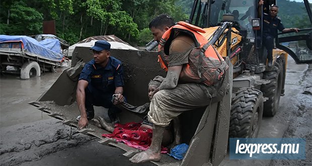 Le bilan de la crue au Népal grimpe à 165 morts