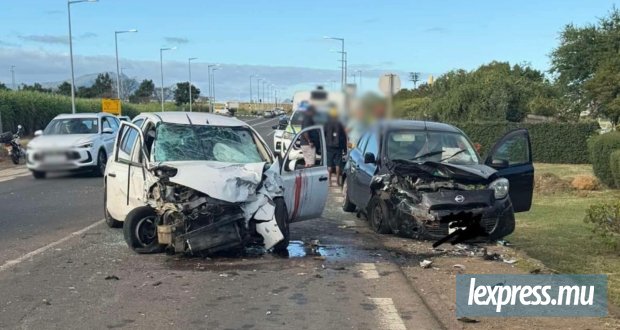 Violent accident entre deux voitures et un minibus, des blessés à déplorer