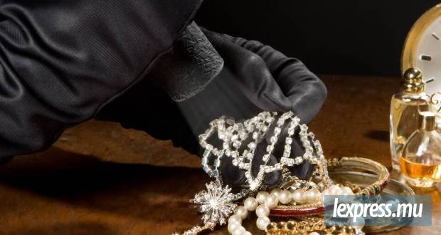 Des bijoux d’une valeur de Rs 315 000 volés chez un particulier