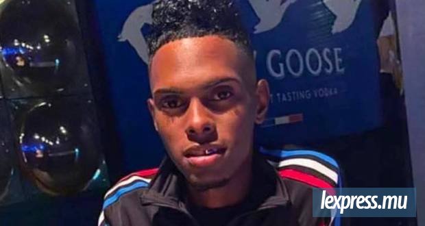 Un motocycliste de 23 ans perd la vie