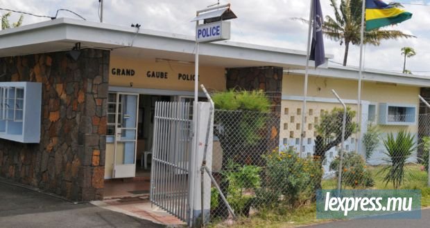 Agressée au couteau, une femme dépouillée de ses biens estimés à Rs 78 000