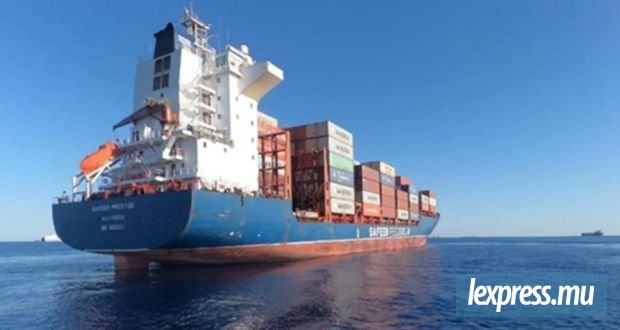 115 navires et 2 500 marins évacués, mais l’opération suspendue après une attaque