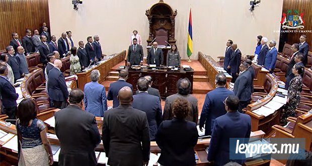 Parlement : Suivez la séance en direct