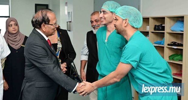 Des spécialistes indiens de la rétine opèrent à Maurice