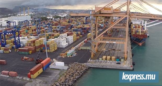 Les exportations rebondissent, le déficit persiste
