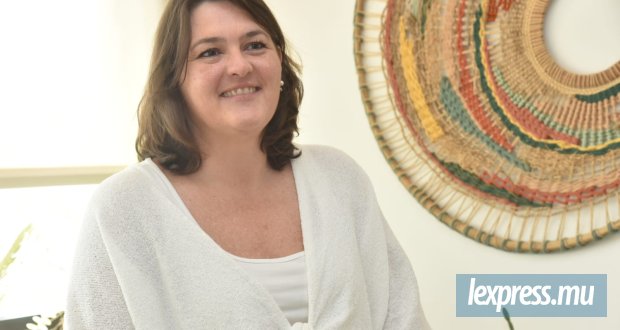 Amélie Audibert : Offrir gratuitement un espace mensuel pour parler du deuil et honorer le disparu