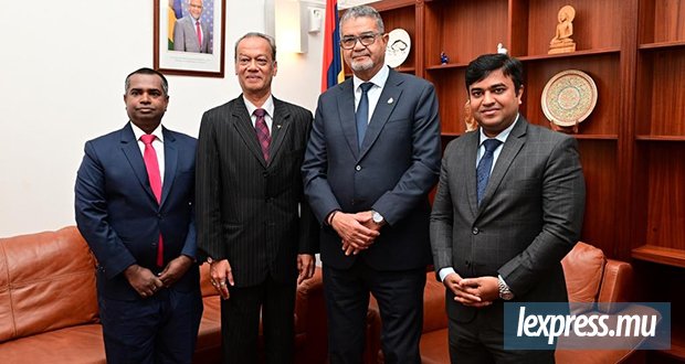 Le haut-commissaire Ahad reçu par le vice-président Hungley avant son départ