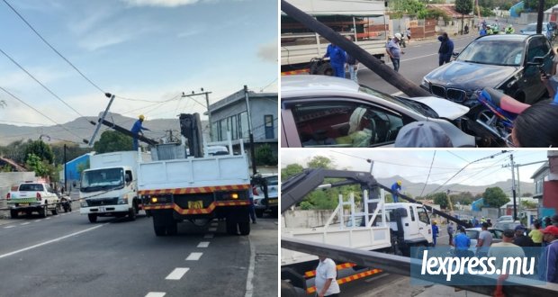 Une colonne électrique tombe sur deux voitures, la circulation perturbée