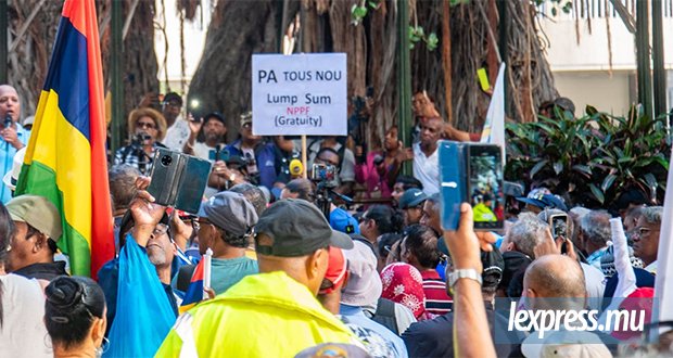 Les syndicats passent à l’offensive et interpellent un à un les députés