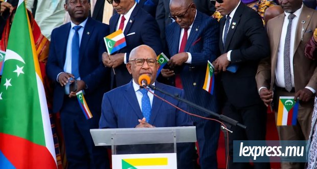 Le gouvernement contre-attaque face aux accusations visant l'entourage du président Azali Assoumani