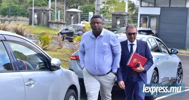 Karl Elysée entendu par la FCC sur fond de demande présumée de Rs 350 millions