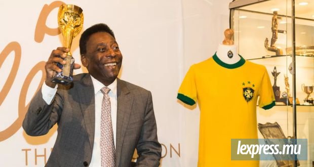 Le maillot de Pelé lors de la finale mis aux enchères