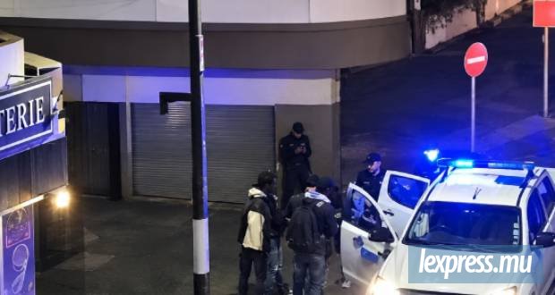 Les habitants et les policiers s’organisent pour préserver le calme