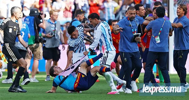 Paredes frappe García au coup de sifflet final et ternit la défaite argentine