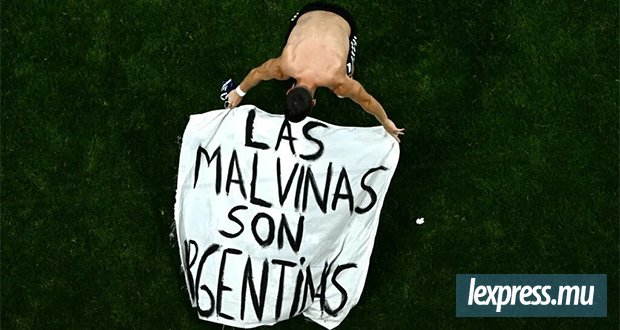 Après la victoire argentine contre l'Angleterre, une banderole sur les Malouines relance la polémique