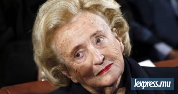 « Une grande dame de cœur s’en va », lui rend hommage d’Emmanuel Macron