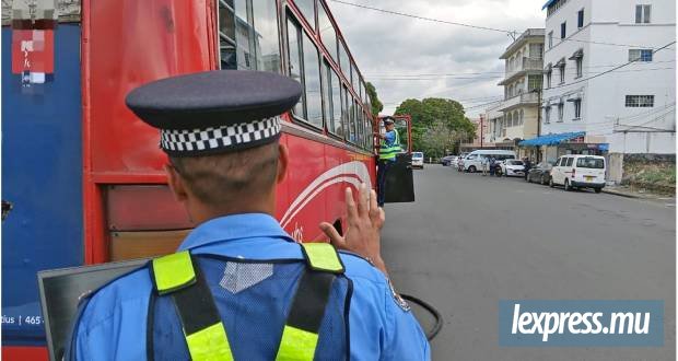 La police de l’Environnement immobilise cinq bus