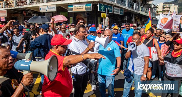 Pensions : les syndicats manifestent à Port-Louis pour exiger des réformes