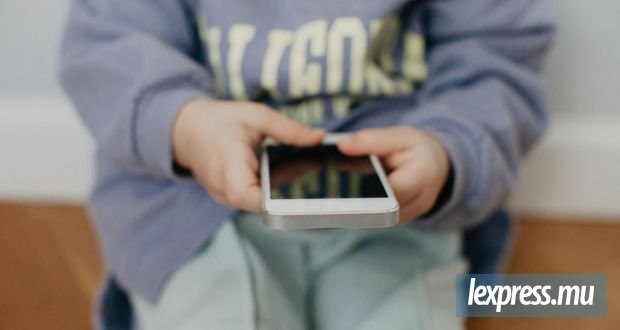 Téléphones portables à l’école : de nouvelles règles pour encadrer leur usage