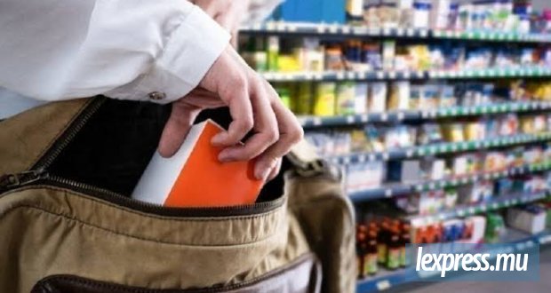 Tentative de vol de plus de Rs 40 000 : deux femmes arrêtées