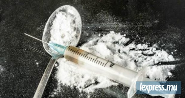 Soixante-deux doses d’héroïne et 52 doses de cannabinoïdes synthétiques saisies