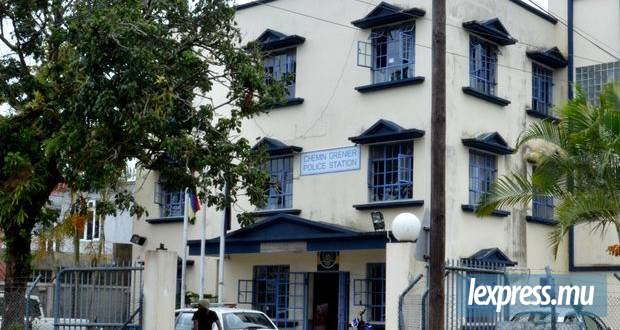 Un enfant en pleurs, un appel à s'arrêter, puis une agression et un vol avec violence