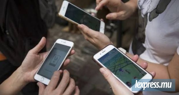Téléphones portables à l’école : Pas autorisés, mais…