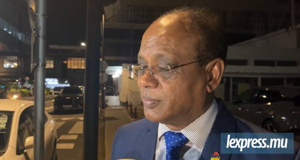 Le ministre Ajay Gunness porte plainte contre Raouf Khodabaccus