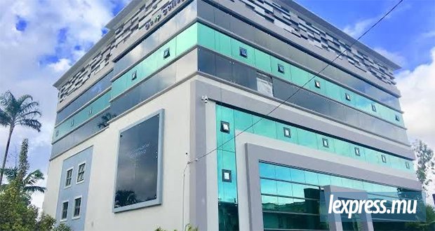 Forest-Side Secondary College : Une ouverture qui soulève des questions