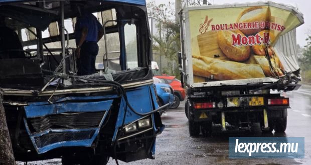 Un mort dans une collision entre un camion et un autobus scolaire
