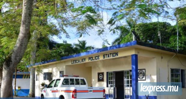 Un couple agressé et délesté de deux chaînes en or