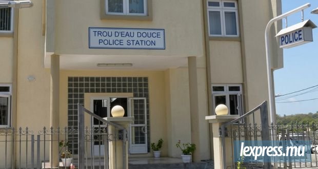 Une femme accuse son époux de menaces avec arme à feu
