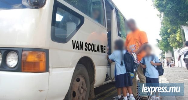 Arav, sept ans, grièvement blessé : le véhicule impliqué n’a pas de permis de van scolaire