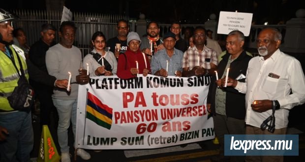 «Candlelight» devant le Parlement : les syndicats maintiennent la flamme de la contestation
