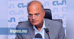 Prakash Maunthrooa jette l’éponge