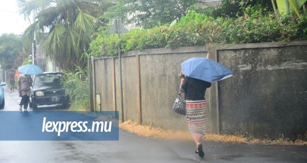 Une veille de fortes pluies en vigueur à Maurice