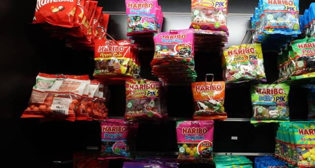 Il mange 3 kg de bonbons et finit à l’hôpital, intoxiqué à la gélatine