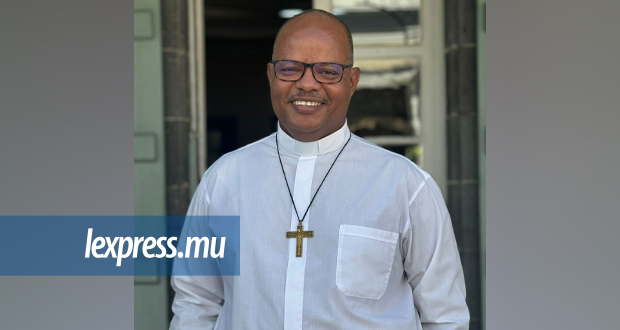 Ordination Mgr Michel Moura Sera Consacr Vicaire Apostolique Aujourd hui Ordination Mgr Michel Moura Sera Consacr Vicaire Apostolique Aujourd hui
