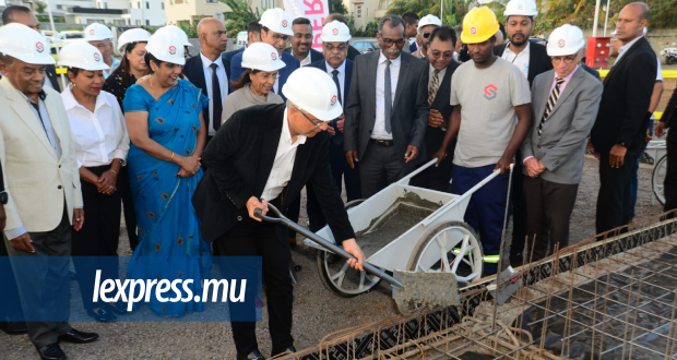 Pravind Jugnauth persiste et signe