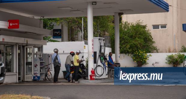 Le prix de l’essence passe de Rs 61,20 à Rs 58,45 le litre, le diesel inchangé