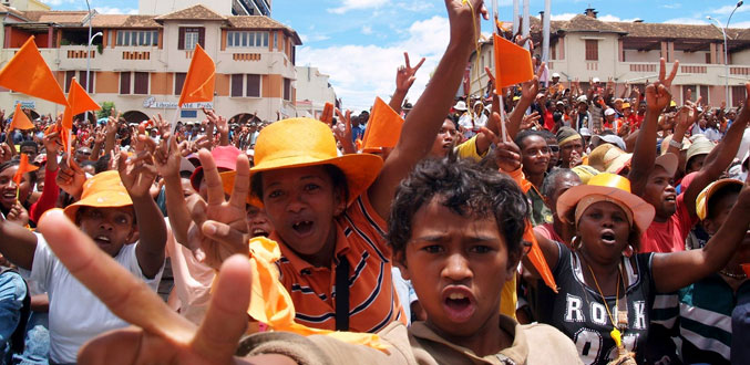 La situation demeure tendue à Madagascar, Ravalomanana et Rajoelina refusent le dialogue.
