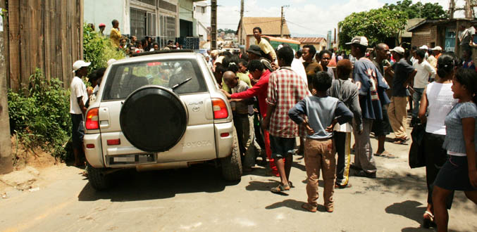 Des pilleurs s’en prennent aux passants dans la capitale malgache