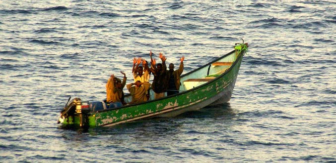 Les pirates somaliens transfèrent deux otages britanniques sur un autre navire