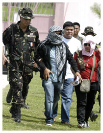 Philippines : Le principal suspect du massacre se rend