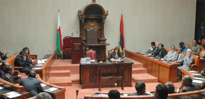 Parlement : Le Finance Bill voté malgré les protestations du leader de l''opposition