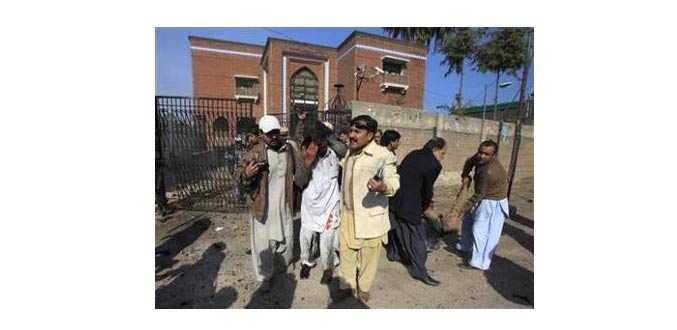Trois morts dans un attentat au Press Club de Peshawar