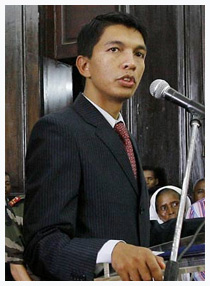 Madagascar : Rajoelina promet des élections présidentielles avant le 26 juin