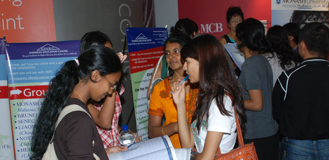 Le Mauritius International Educational Fair 2010 a attiré environ 5 000 visiteurs selon les organisateurs