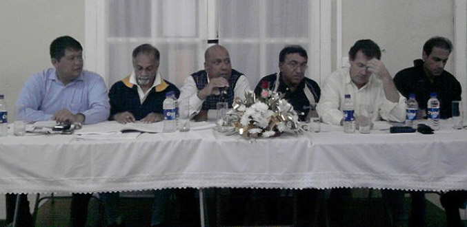 La tension monte lors d''un forum-débat entre des candidats des deux alliances à Curepipe